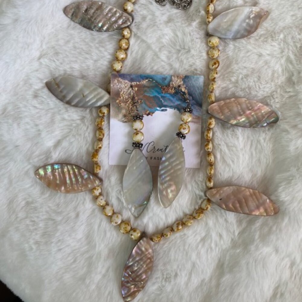 Shell necklace and earings